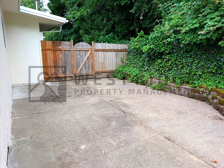 6855 SW Capitol Hwy #B — Photo 4
