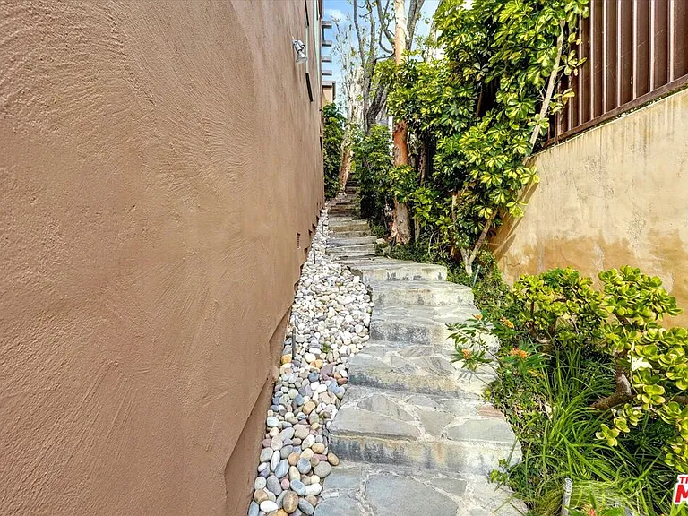 3916 Rambla Orienta — Photo 46