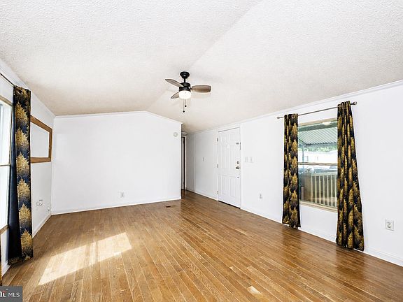 5th image of 327 Caravan Ct