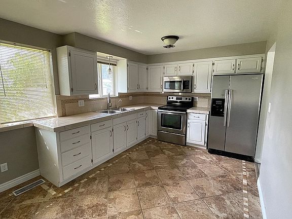 5th image of 2020 S Eagle Dr