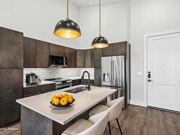3rd image of 6810 Ash St #101