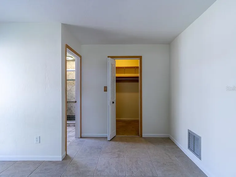 3426 NW 40th St — Photo 35