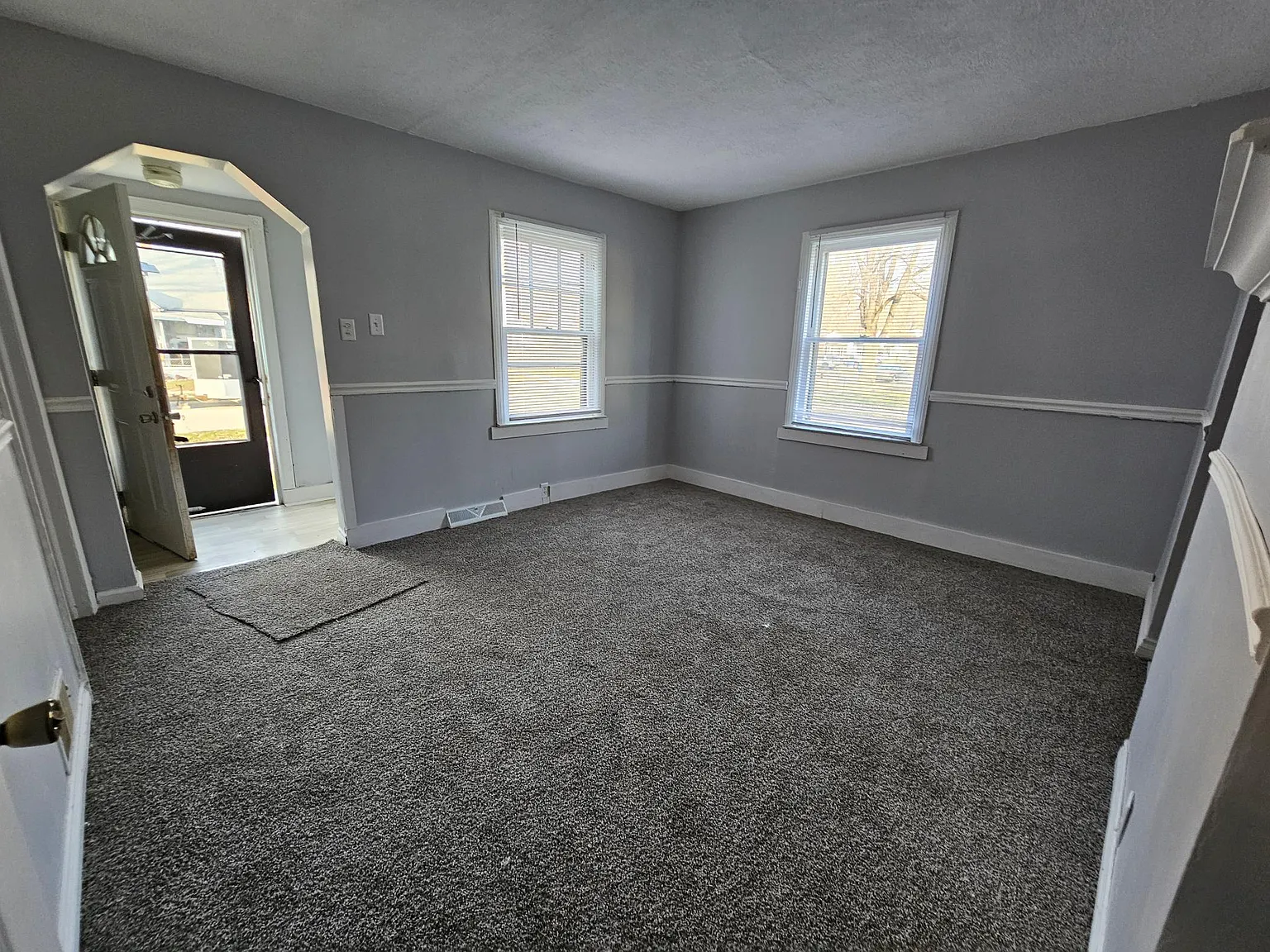 3 bed, 810 sqft, $1,150 — Photo 1