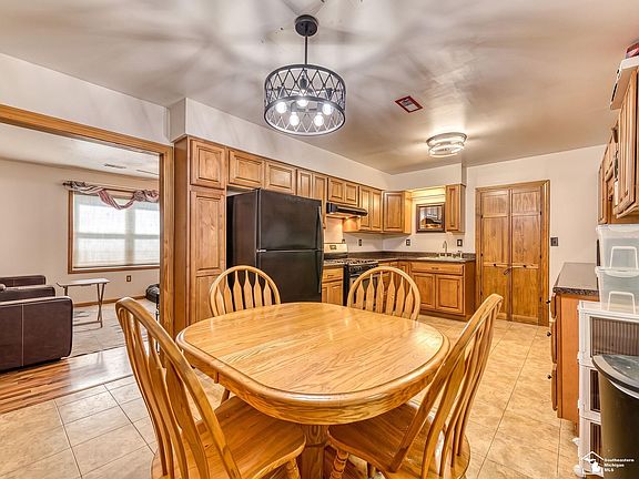 5th image of 3255 Park Dr