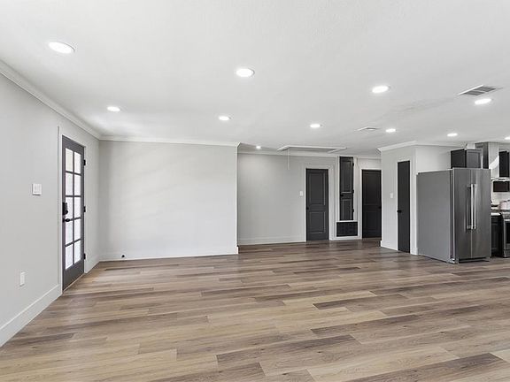 3rd image of 2411 Bristol Pl