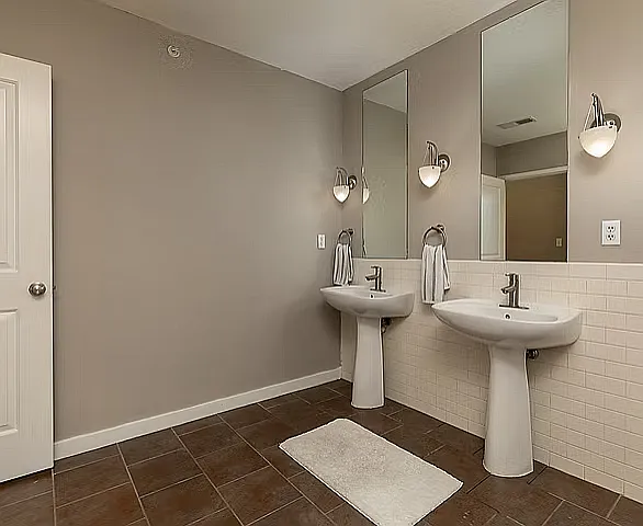 Six23 - 1 bedroom, Bathroom (3)