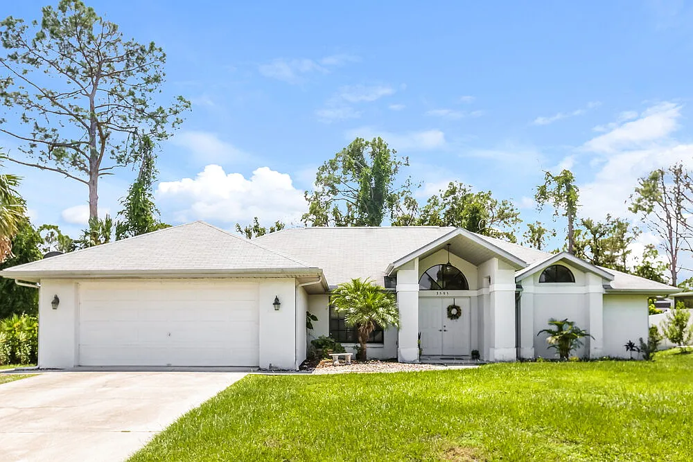 3 bed, 2.0 bath, 1804 sqft, $2,060 — Photo 1