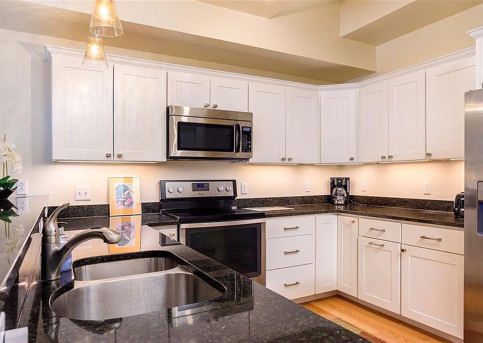 Great kitchen with spacious countertops and full amenities: oven, microwave, dishwasher, refrigerator and freezer. Separate drink water faucet with RO filtration.