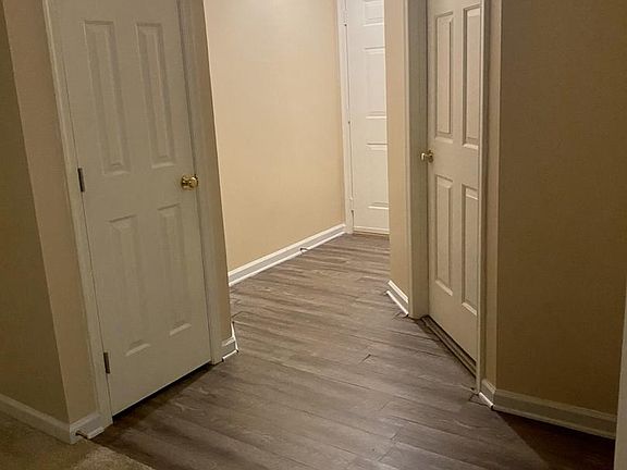 4th image of 902 Blue Leaf Ct APT J