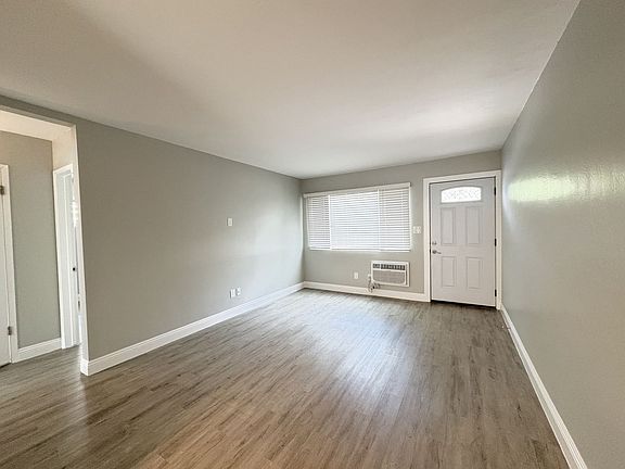 2nd image of 1919 Mission Ave #1919