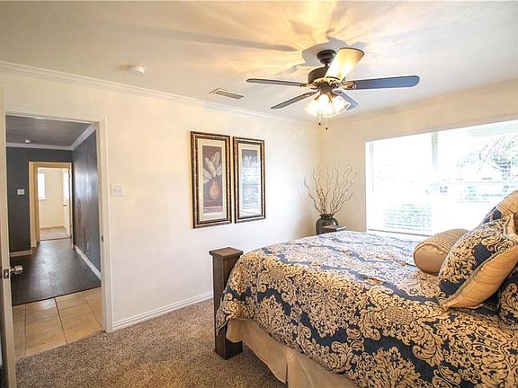 2nd image of 805 Grassy Glen Dr