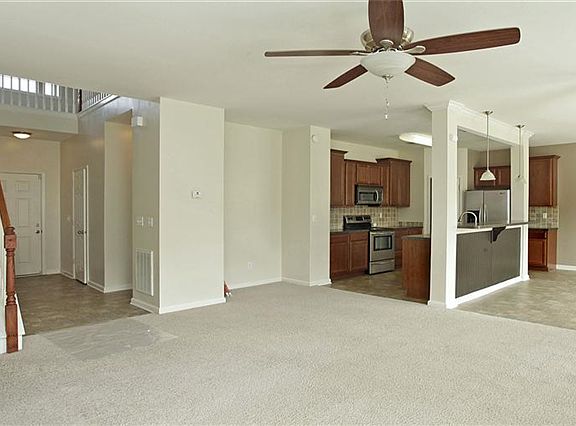 2nd image of 640 Estrella Dr