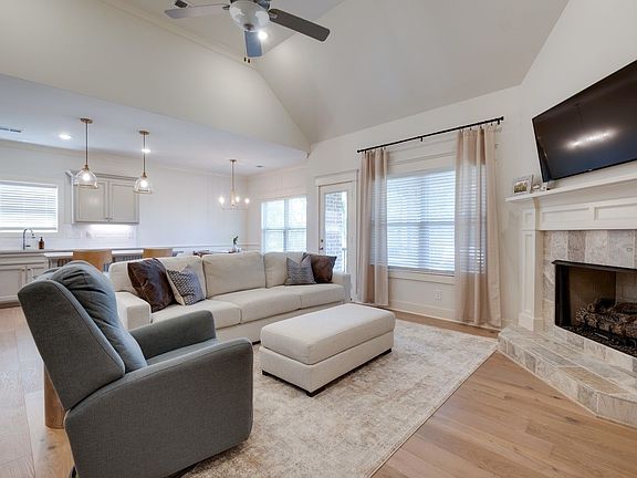 2nd image of 811 Ridgestone Pl