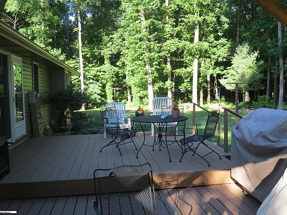 5th image of 702 Westwood Dr