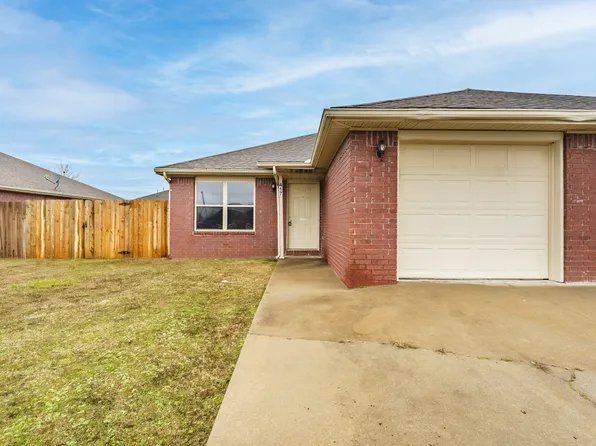 417 E Southern Trace Dr, Rogers, AR 72758