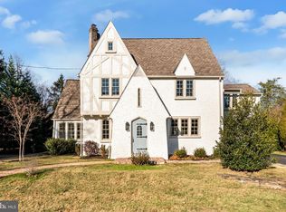 3 Hedgerow Ln, Strafford, PA 19087