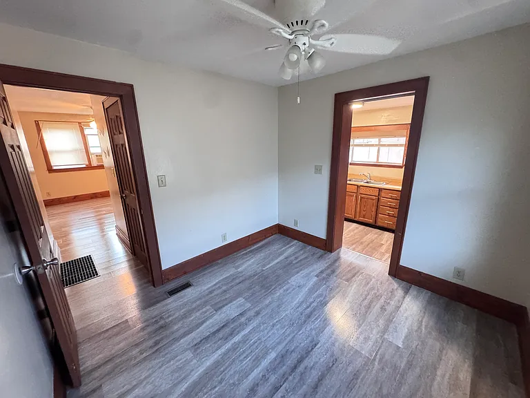 106 E Main St — Photo 7