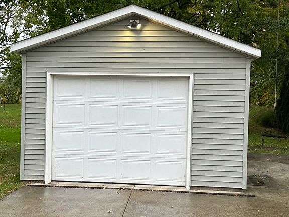 2nd image of 1022 Richmond Rd