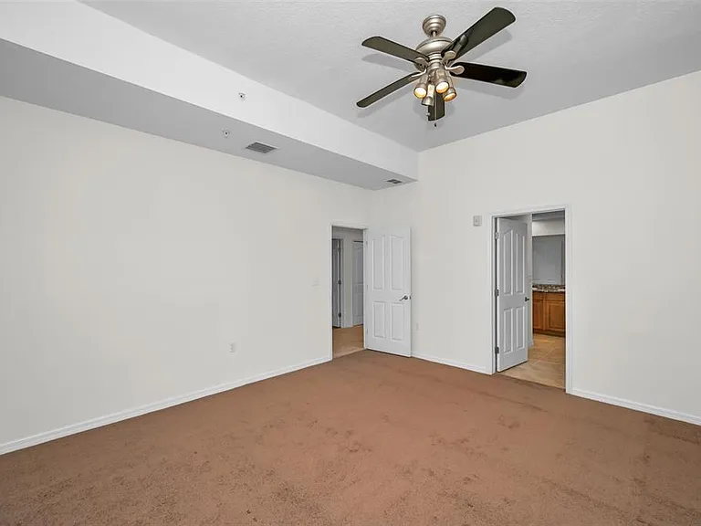 606 Wells Ct #202 — Photo 37