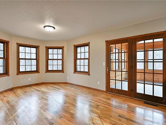5th image of N5578 Oakwood Dr