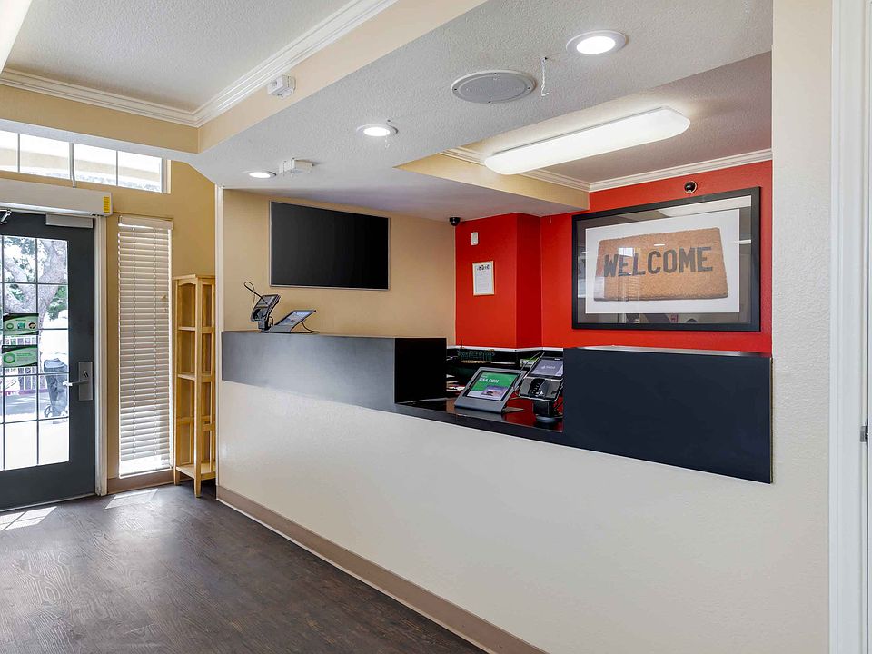 Lobby and Guest Check-in