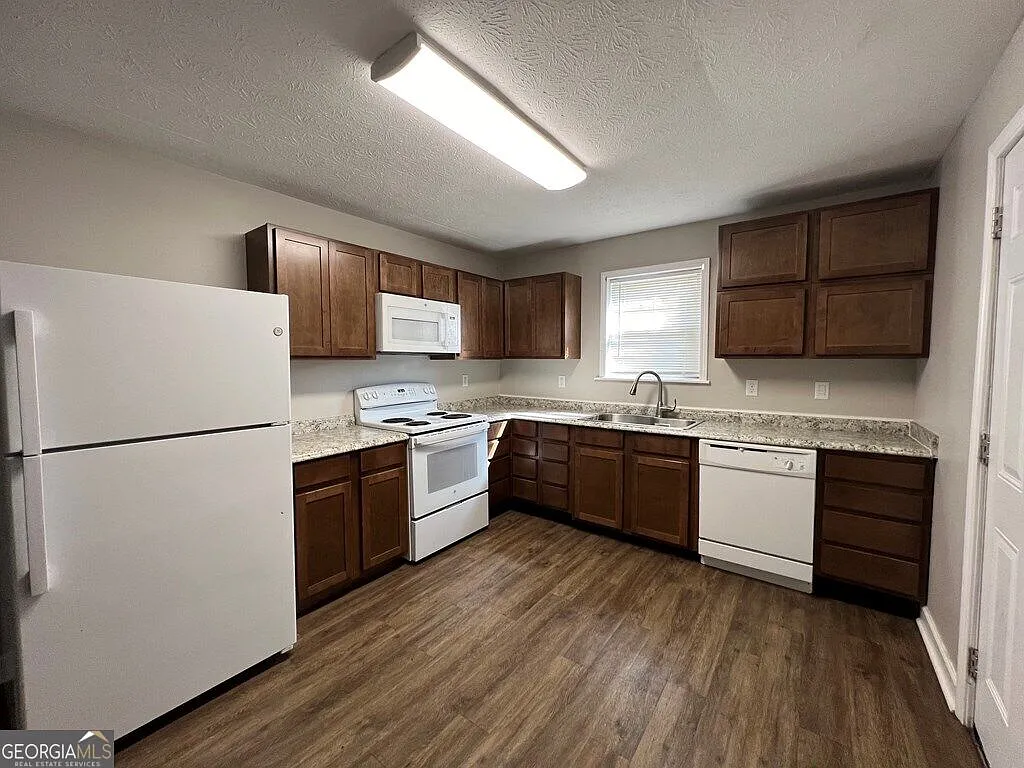 3 bed, 2.0 bath, $1,450 — Photo 2
