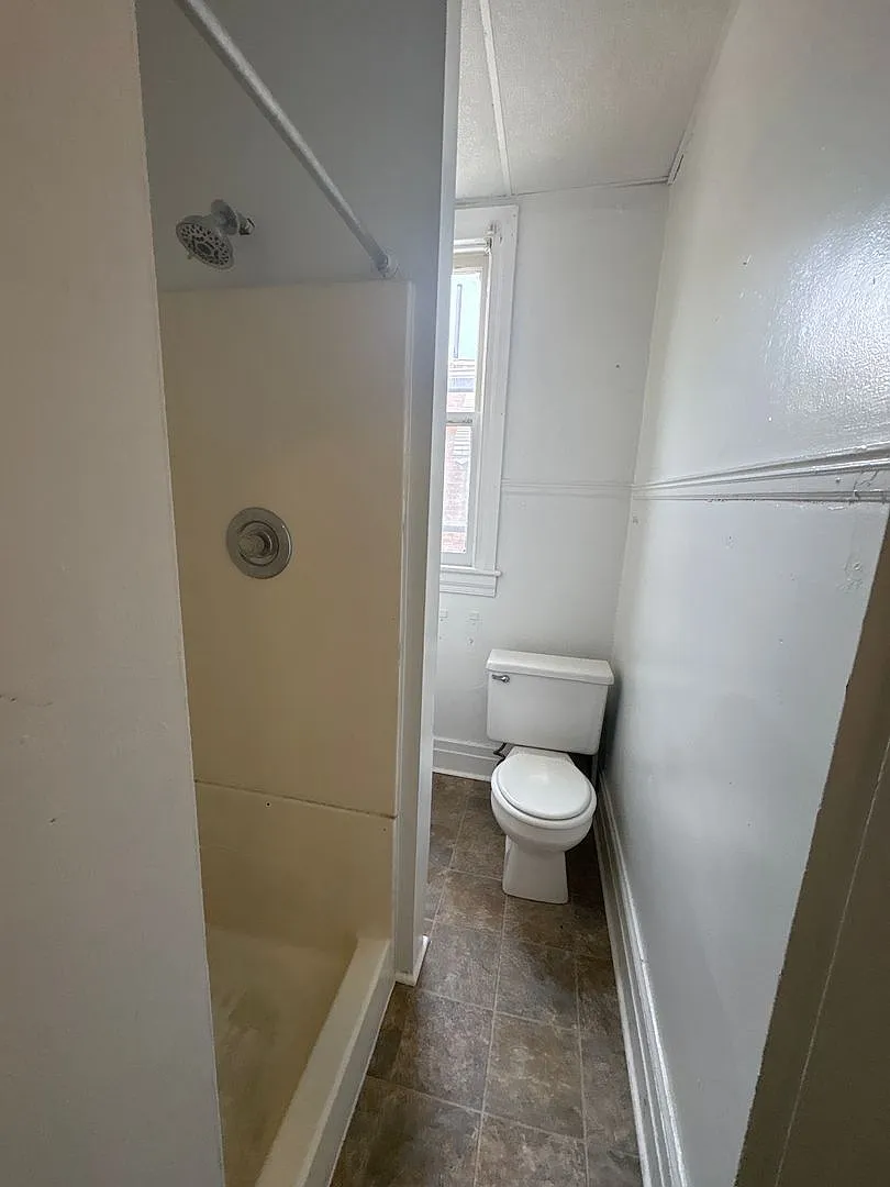 Available Now! 1 Bedroom unit in York — Photo 3