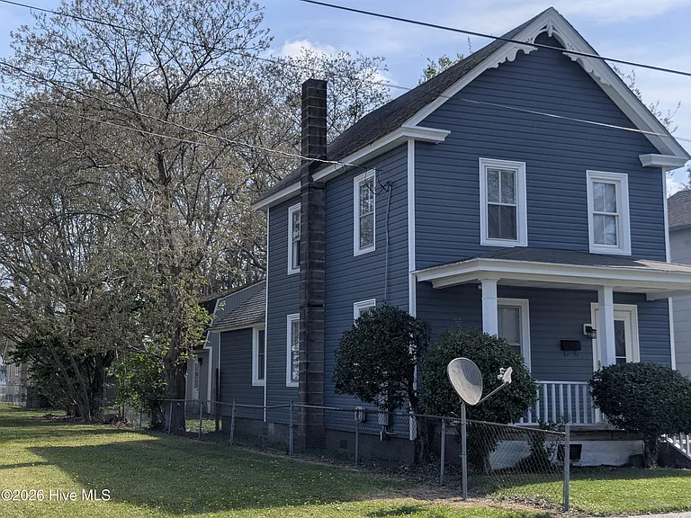 710 Beech St — Photo 1