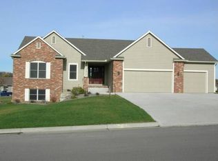 306 Signal Ridge Dr, Baldwin City, KS 66006