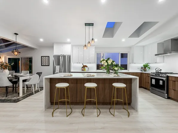 531 Greenway Ave, North Vancouver, BC V7N 3C9