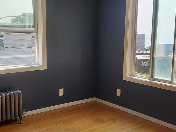 5th image of 415 N Lake Ave