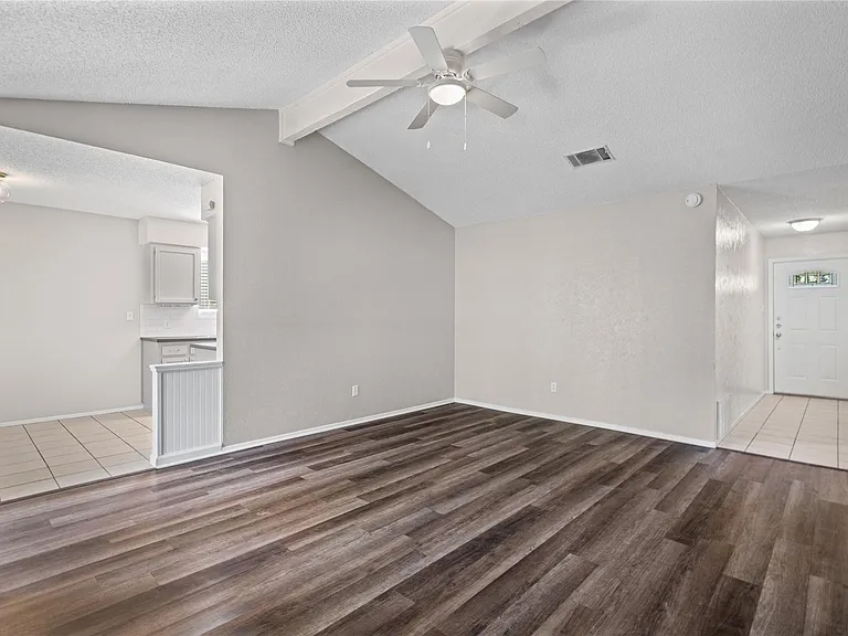 621 Russet Valley Dr — Photo 4