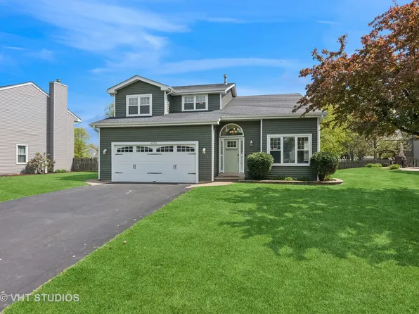 1221 Hillsboro Dr, Batavia, IL 60510