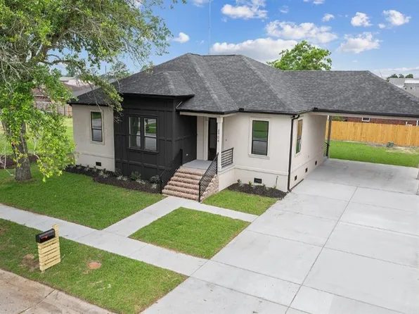 3704 Dauterive Dr, Chalmette, LA 70043