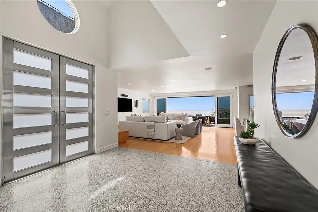 4 bed, 6.0 bath, 3649 sqft, $30,000 — Photo 3