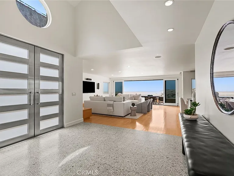 1554 E Oceanfront — Photo 3