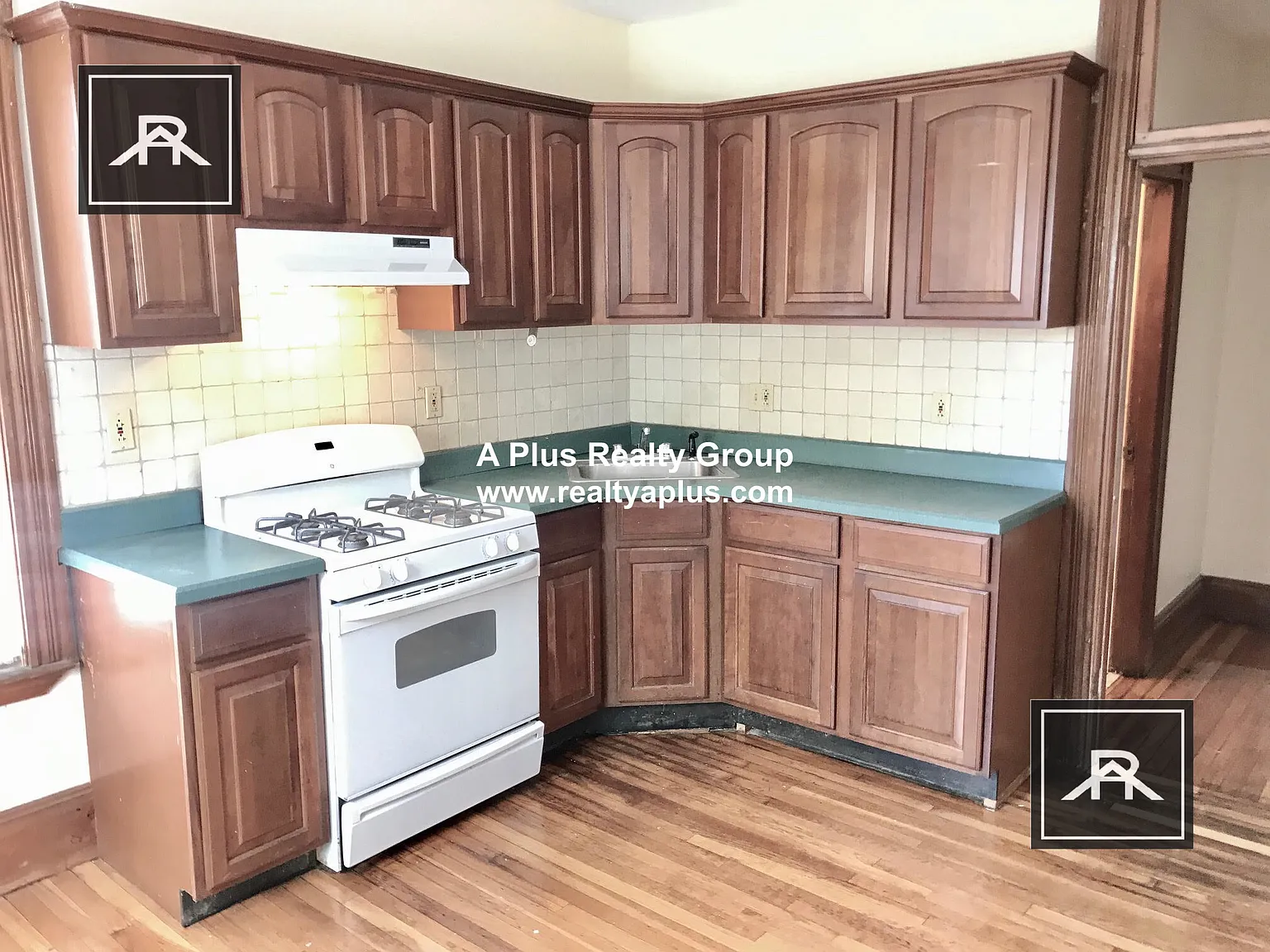 4 bed, 1.0 bath, 1600 sqft, $3,950 — Photo 3