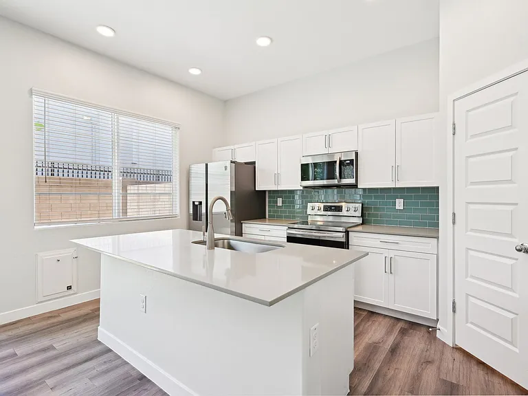 Baseline on 16 — Photo 50