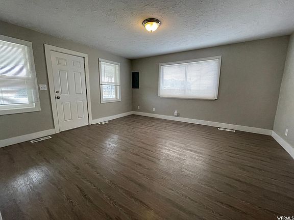 4th image of 2145 W Gardner Ln