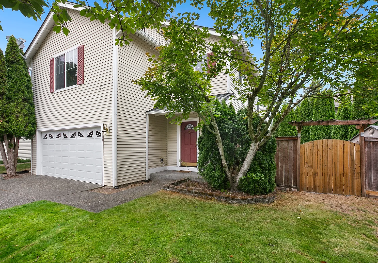 4 bed, 2585 sqft, $4,050 — Photo 2