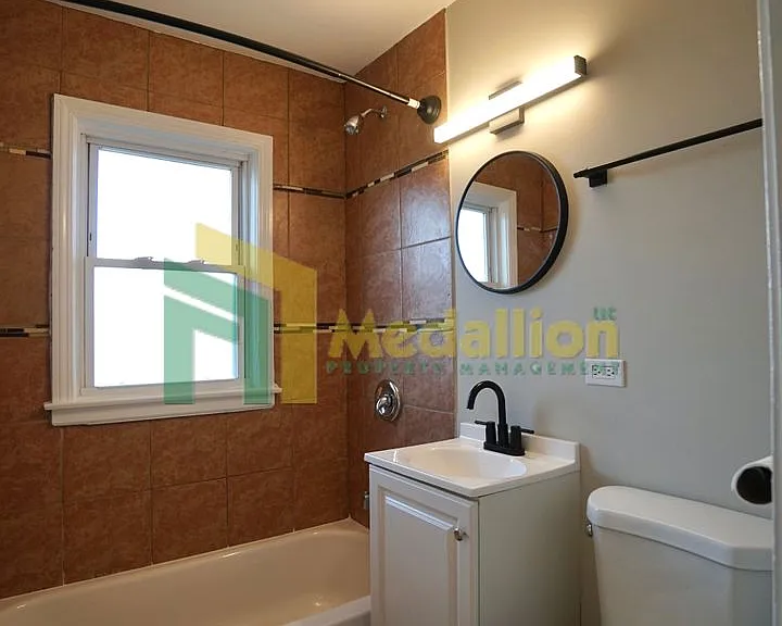 9858 S Drexel Ave — Photo 11