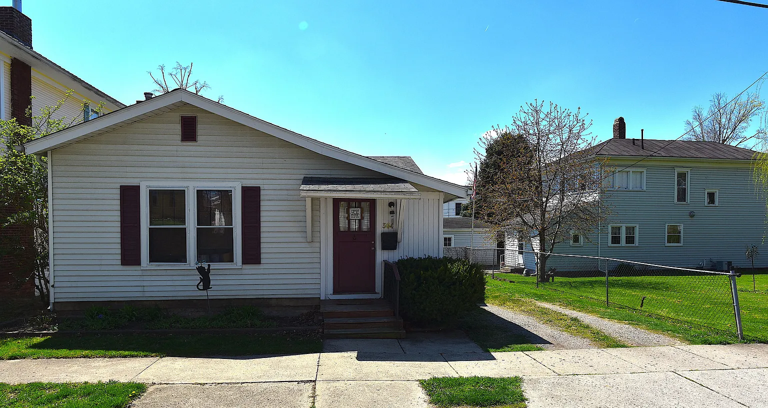 304 E Brown Ave photo 1