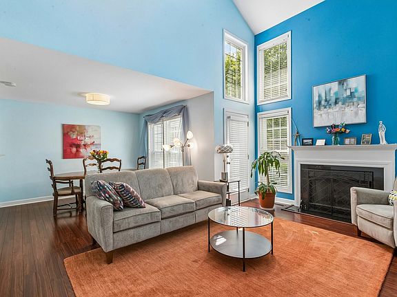 4th image of 9038 Delphia Ave