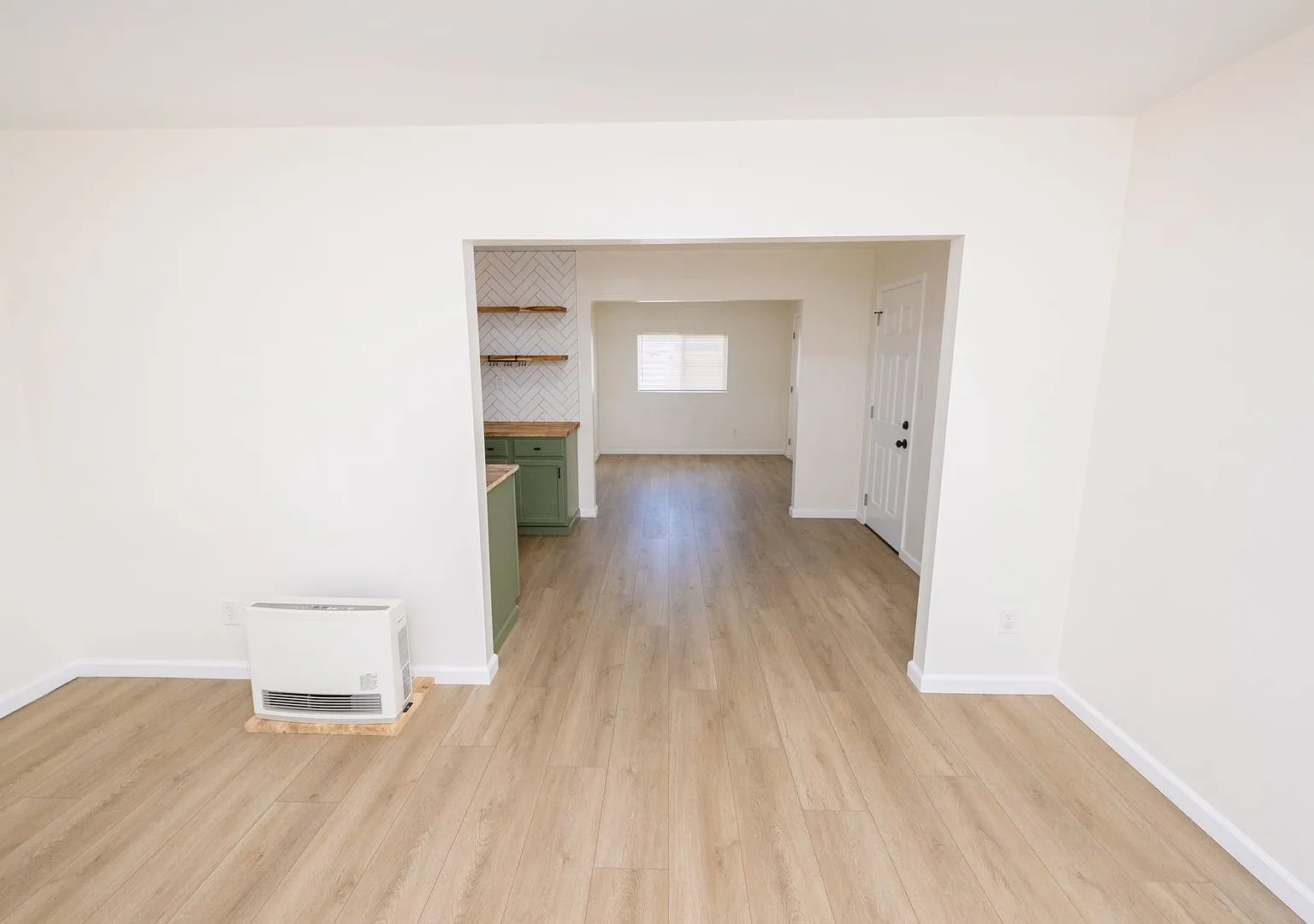 Detached ADU with a yard! Available NOW! — Photo 4