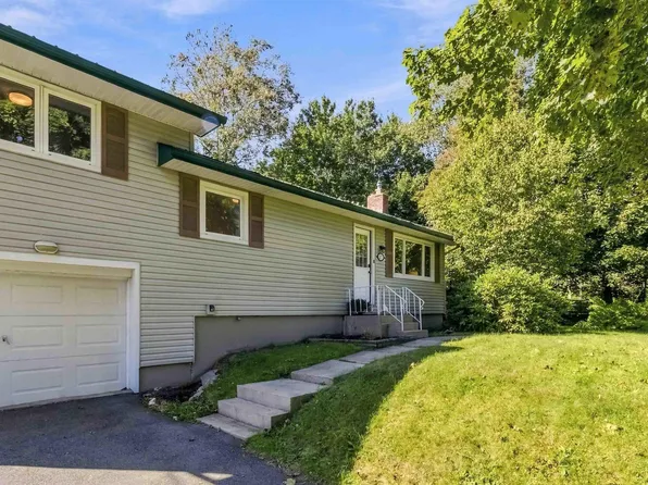 27 Parkcrest Dr, Lawrencetown, NS B2Z 1M1
