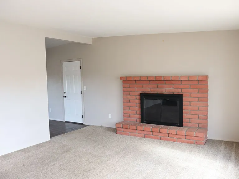 5001 S Sioux Ave — Photo 3