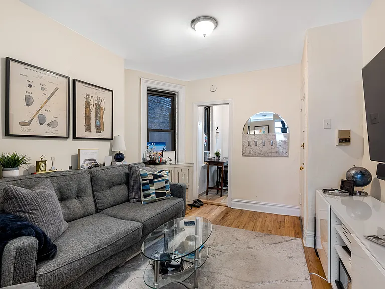142 W 17th St #4RW — Photo 3