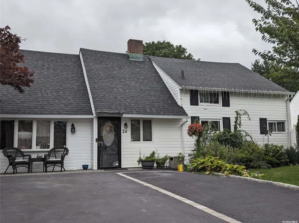 24 Tarry Lane, Levittown, NY 11756