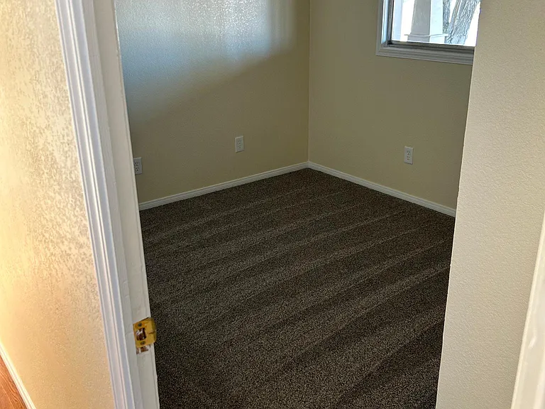 1554 N Guam St #13 — Photo 7