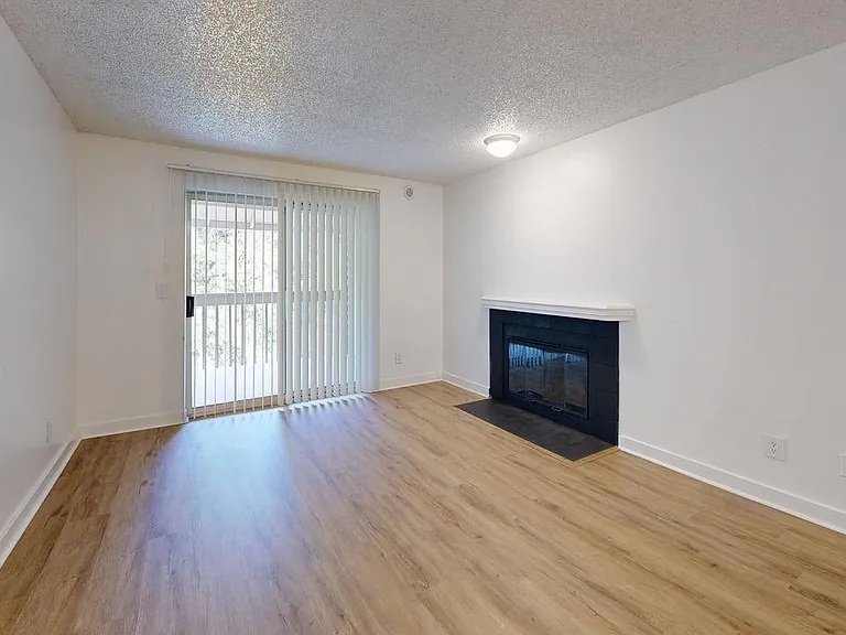 Ellyson Apartment Homes — Photo 16